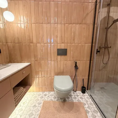 Brand New Boutique In Center Apartment