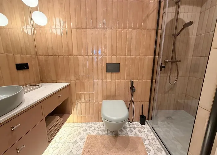 Brand New Boutique In Center Apartment