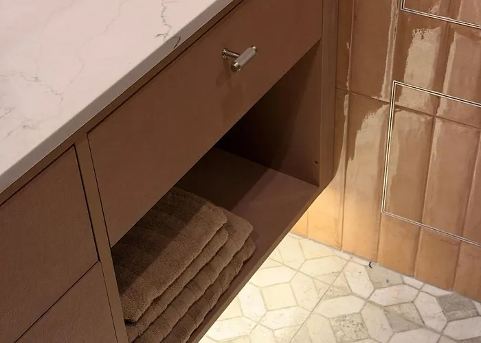 Brand New Boutique In Center Apartment