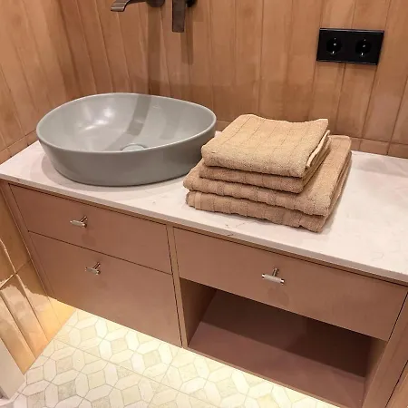 Brand New Boutique In Center *